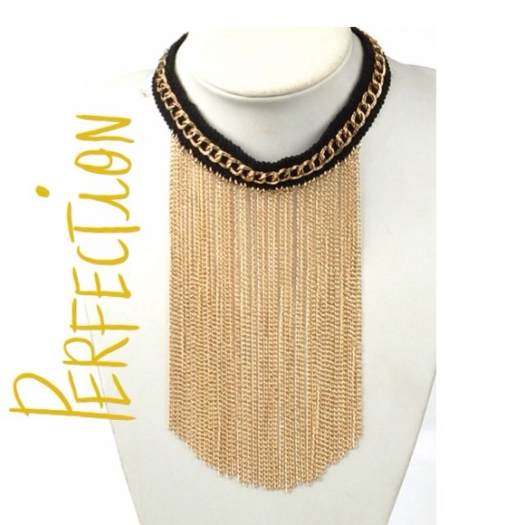 🎉HOLD HP GIRLS NIGHT OUT Statement Necklace🎉