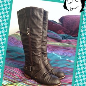 LIKE NEW fall fashion boots