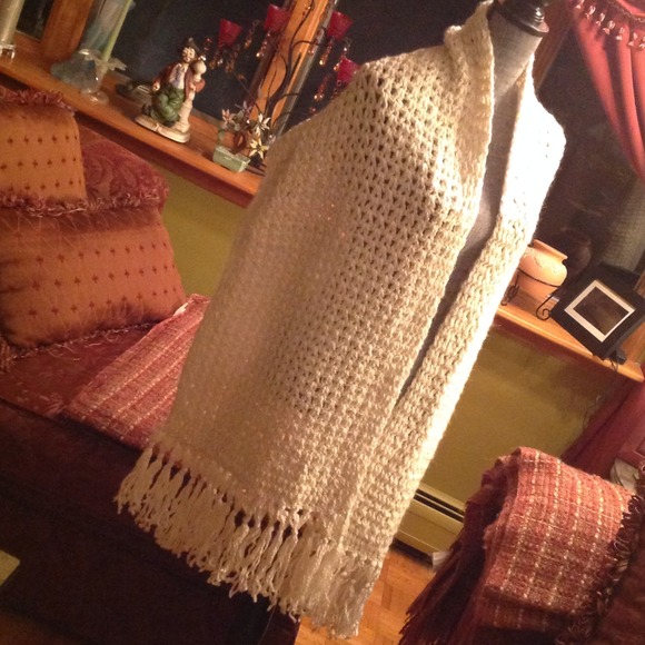 SOLD LOCALLY 🎈🎈🎈🎈🎈HANDMADE SHAWL - Picture 2 of 3