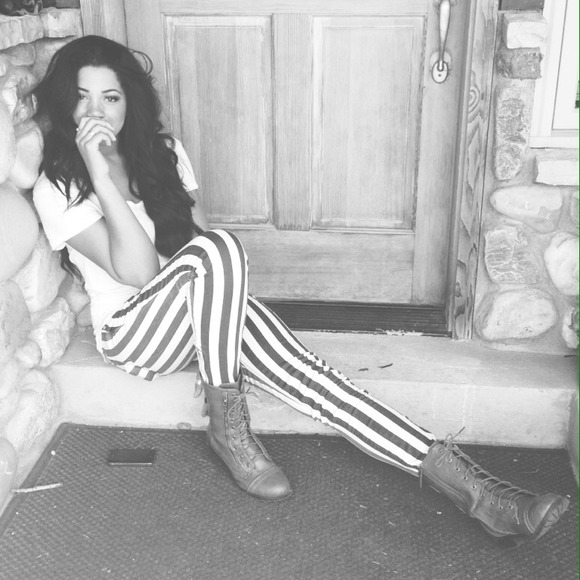 Black and White Stripped Zipper Leg Jean