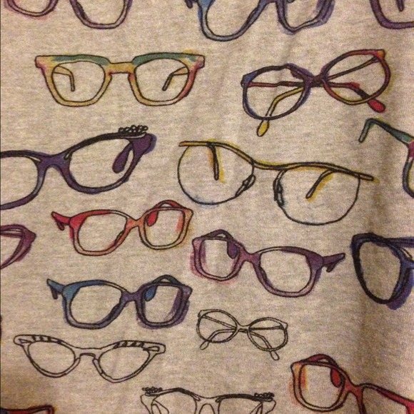 ✳️SOLD in Bundle✳️ F21 Sweatshirt w/ Glasses Print - Picture 3 of 4