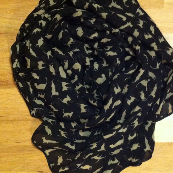 Large new scarf - Picture 2 of 2