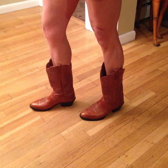 💥REDUCED💥 Amazing Ariat Cowboy boots!! 👢 - Picture 4 of 4