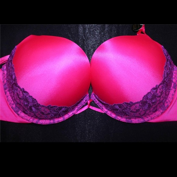 💋SOLD 🎀Victorias Secret Miraculous Plunge Bra🎀