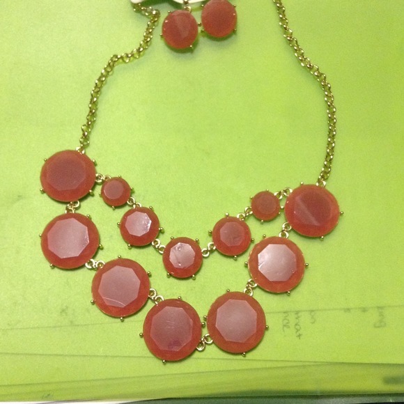 Pretty necklace - Picture 2 of 4