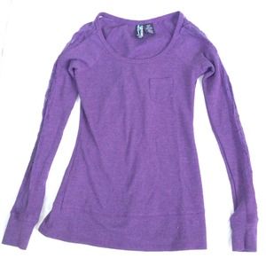 Lace trim thermal sweater / top. Purple. Size S