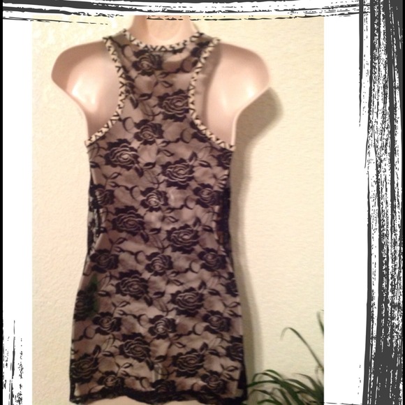 BUNDLED💗TRIBAL PRINT TANK W / ROSE LACE BACK! - Picture 2 of 2