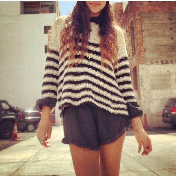 🚫SOLD🚫 brandy melville sweater💝