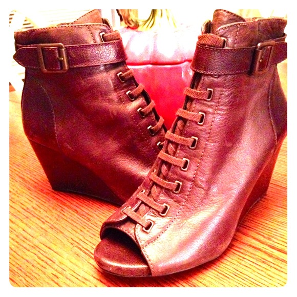 Vince Camuto Shoes - Vince Camuto peep toe wedges
