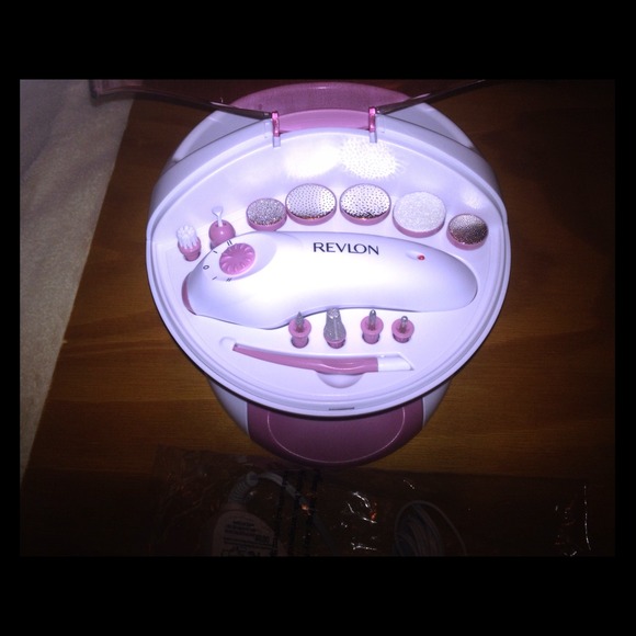 Revlon Nail Beauty Center with Bubble Spa & Dryer