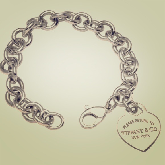 sOLD🎉 Tiffany heart bracelet 💯 % authentic!