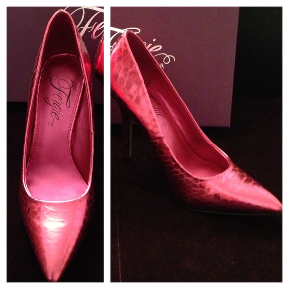 Fergie Footwear💜"Protest" Heels Magenta - Picture 2 of 4