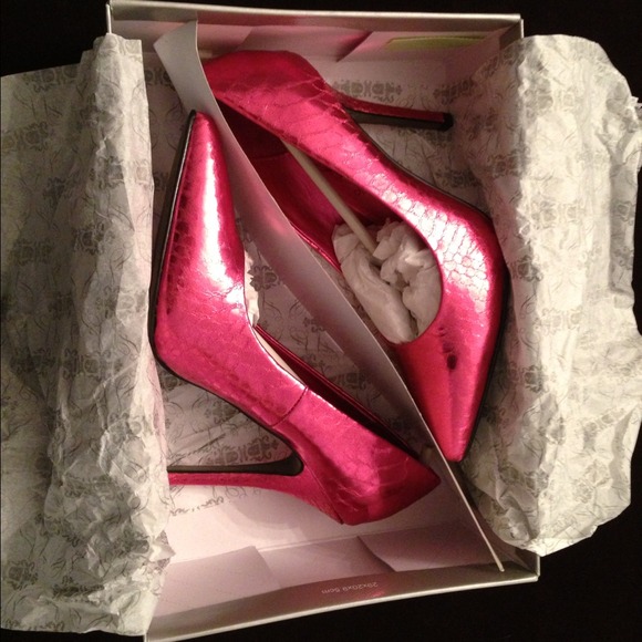 Fergie Footwear💜"Protest" Heels Magenta - Picture 4 of 4