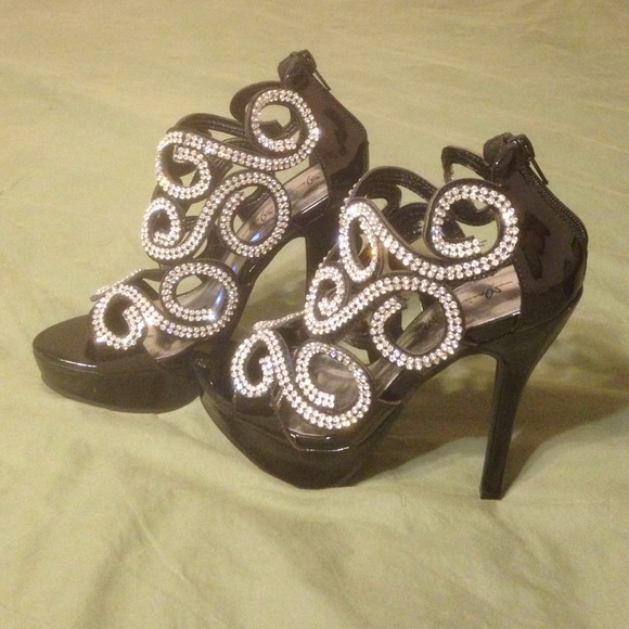 Heels - Picture 1 of 4