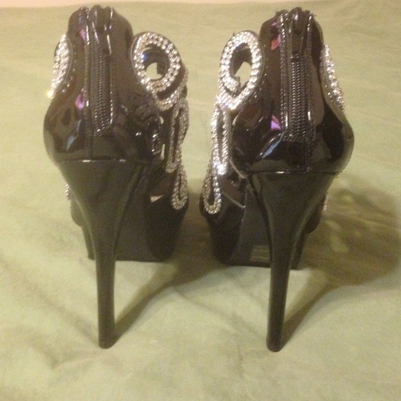 Heels - Picture 3 of 4