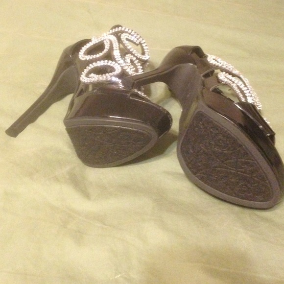 Heels - Picture 4 of 4