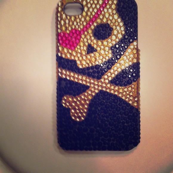 Rhinestone skull w/cross bones iPhone cover!