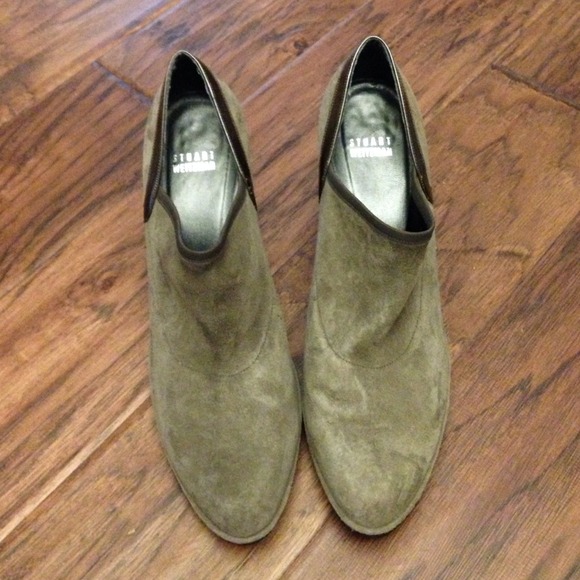 Gently worn Stuart Weizmann booties. Barely worn. - Picture 1 of 2
