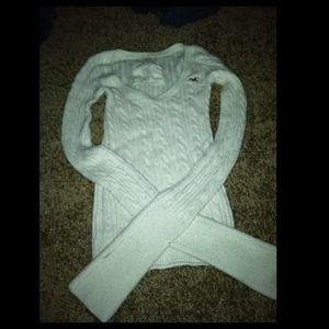 Hollister sweater