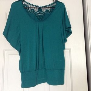 🚫SOLD IN BUNDLE🚫Cute blue flowy top💜