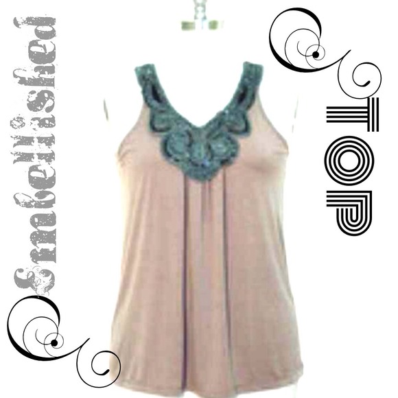 🎉Host Pick 10/26🎉Taupe top w/black embellishment