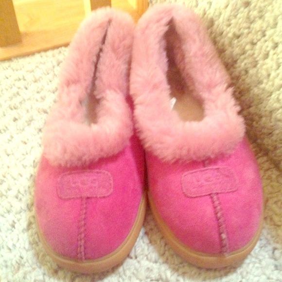 TRADEDPink ugg slippers!