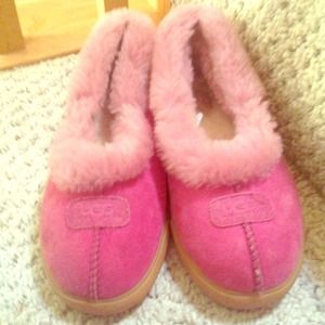 TRADEDPink ugg slippers!