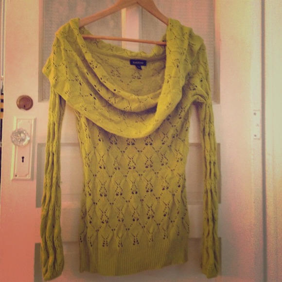 🎉SOLD IN BUNDLE🎉 Bebe off the shoulder sweater