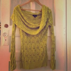 🎉SOLD IN BUNDLE🎉 Bebe off the shoulder sweater