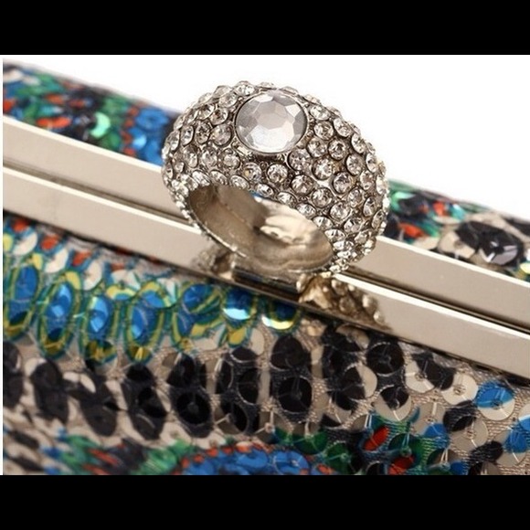 Handmade sequined clutch - Picture 3 of 4