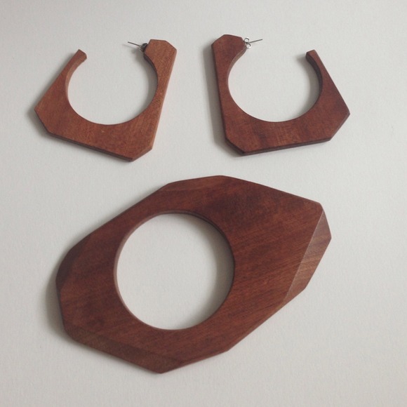 💖Host Pick💖 Set of Wood Earrings & Bracelet!