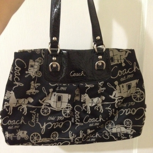 💯% Authentic coach medium size tote