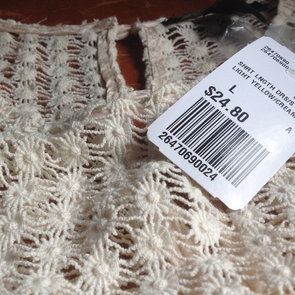 👑host pick👑 sweet yellow and lace dress - Picture 2 of 3