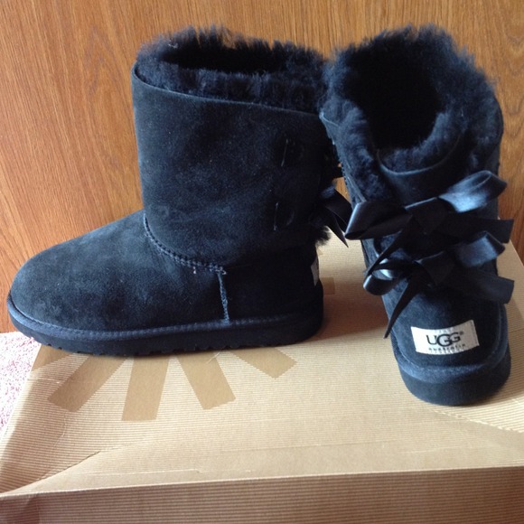 ❌Sold ❌Bailey Bow Uggs. Authentic💯✔