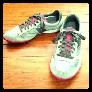 Pink and Grey Saucony tennis shoes trainers