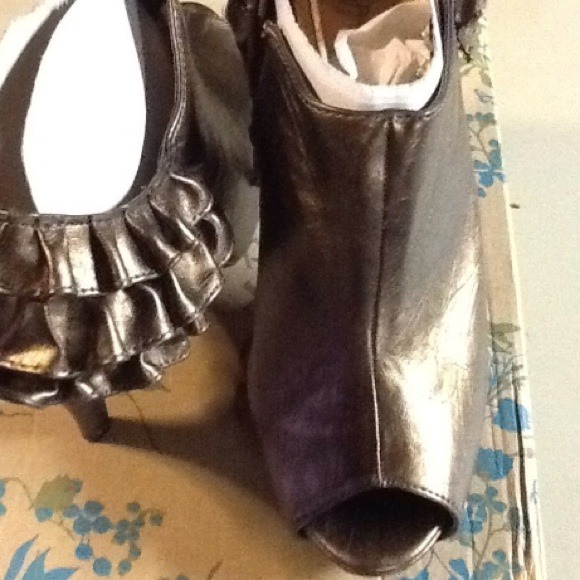 Bronze Peep-Toe Heels w back detail - Picture 2 of 4