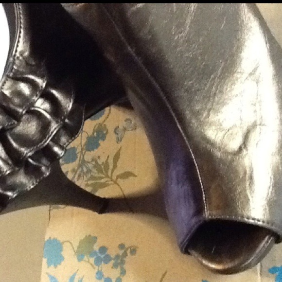 Bronze Peep-Toe Heels w back detail - Picture 3 of 4