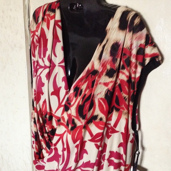 STUNNING RUCHED Dress - Picture 2 of 4
