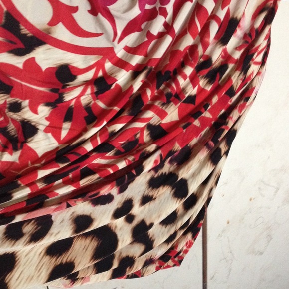 STUNNING RUCHED Dress - Picture 3 of 4