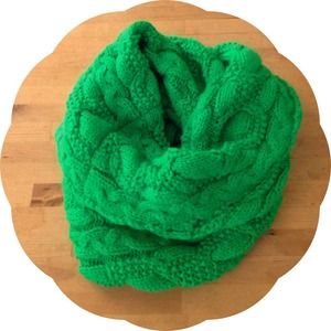 NWOT Bright Green Chunky Infinity Scarf