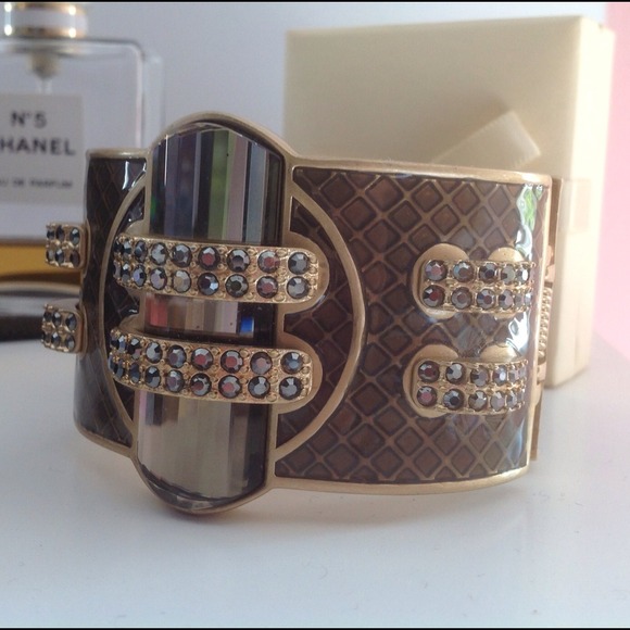 Brown bracelet.  So sophisticated!!!!! - Picture 2 of 3