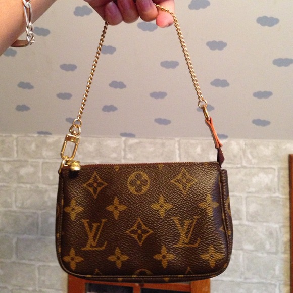 🚫SOLD🚫Louis Vuitton Mini Pochette