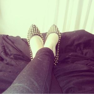👠REDUCED black flats with studs