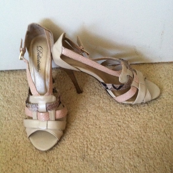 Heels - Picture 2 of 3