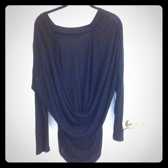 📢SOLD IN BUNDLE🎉🎉🏠Express cowl-back top!