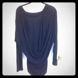📢SOLD IN BUNDLE🎉🎉🏠Express cowl-back top!