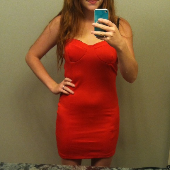 Smokin hot red cutout dress - Picture 4 of 4