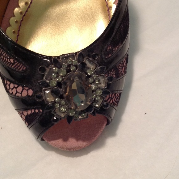 PEEP TOE PUMPS! - Picture 2 of 4