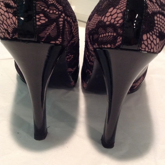 PEEP TOE PUMPS! - Picture 4 of 4