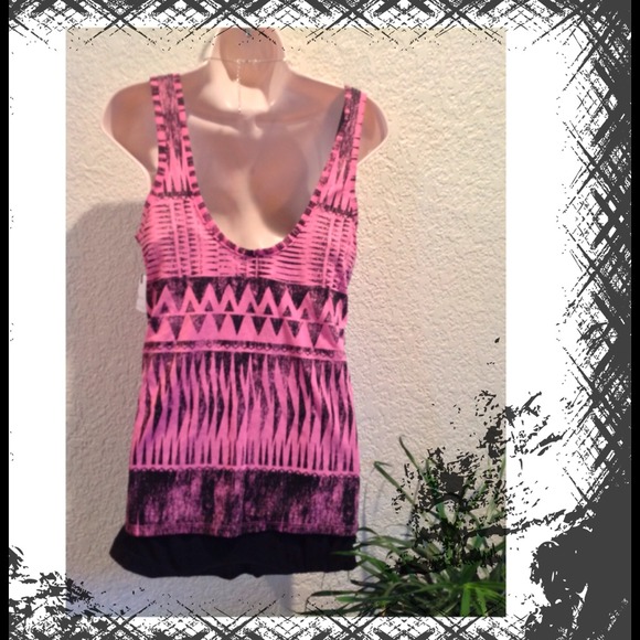 SOLD💝PRETTY TRIBAL PRINT TANK! 💗 - Picture 2 of 2